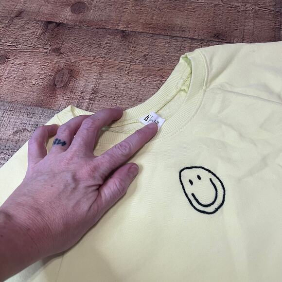 BP | NEW Yellow Smiley Face Fleece Cropped Short Sleeve Sweatshirt Sz S - Picture 3 of 5